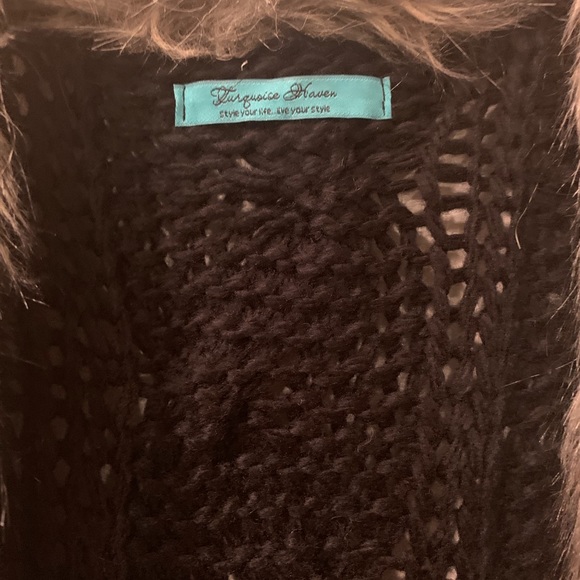 CROCHET BLACK AND FAUX FUR VEST - Picture 3 of 3